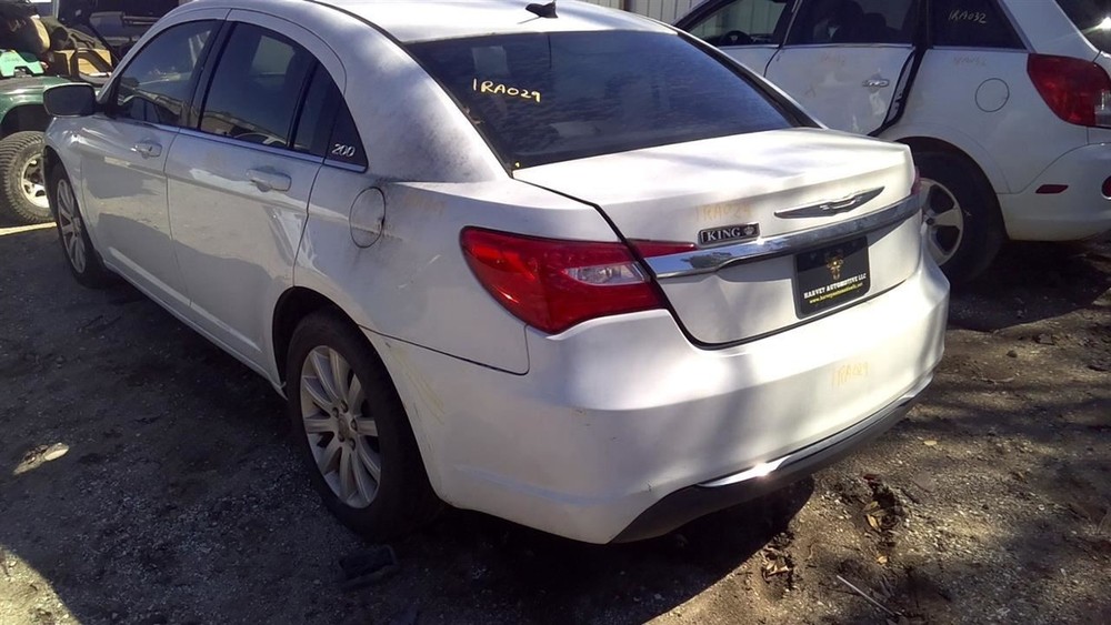 200 2014 High Mounted Stop Light 104799431