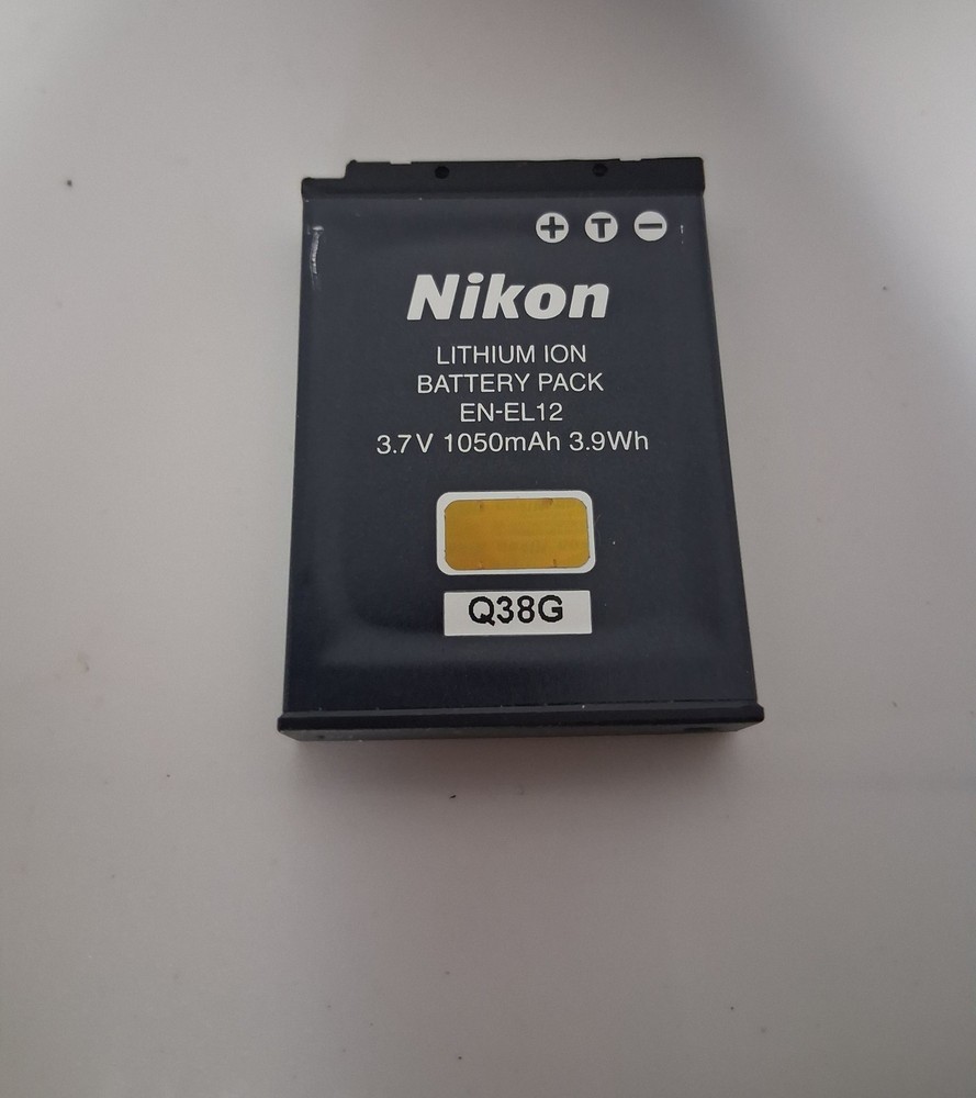 Nikon Coolpix Compact Touchscreen Digital Camera S3500 20MP (TESTED WORKS)