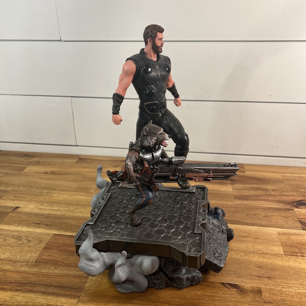 Marvel Premier Avengers Infinity War Thor & Rocket Resin Statue Diamond Select