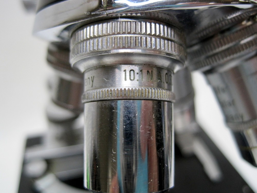 VTG Wolfe Wetzlar Monocular Microscope W/4 Objectives, X Y Stage & Light Source