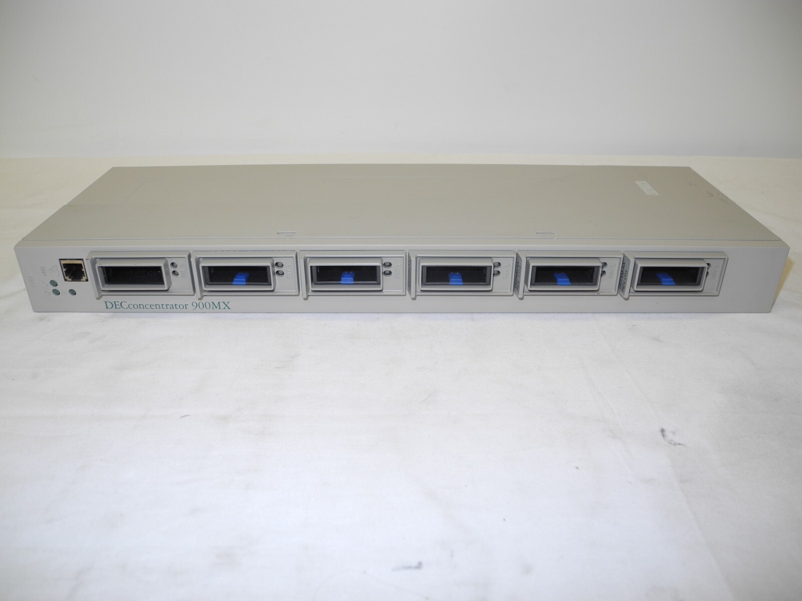 DEC DEF6U-M DECCONCENTRATOR 900MX W/ 6 x DEFXM-AA FDDI MMF ADAPTERS