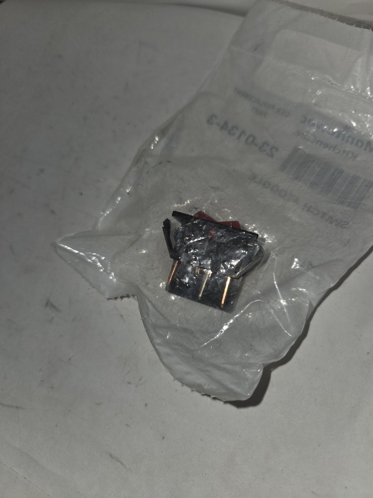 NEW GENUINE MANITOWOC 23-0134-3 TOGGLE SWITCH