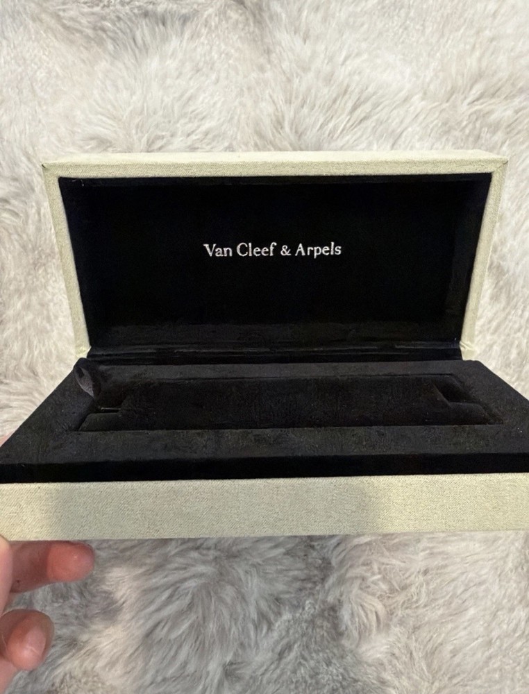 Van Cleef & Arpels Bracelet Box