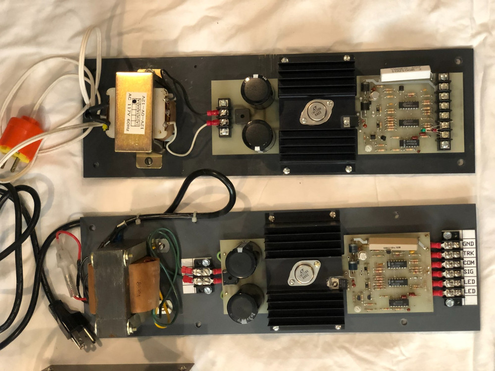 HO Train Control CTC 80 Command & Power Station w/ 5 Analog Throttles