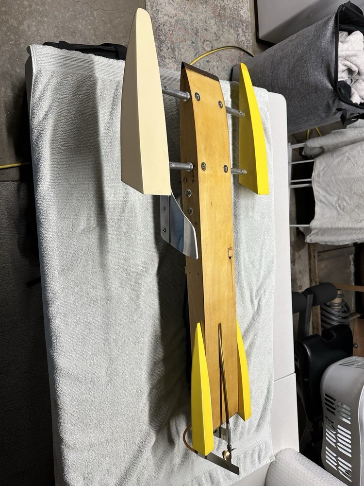 RC Road Runner Outrigger 60