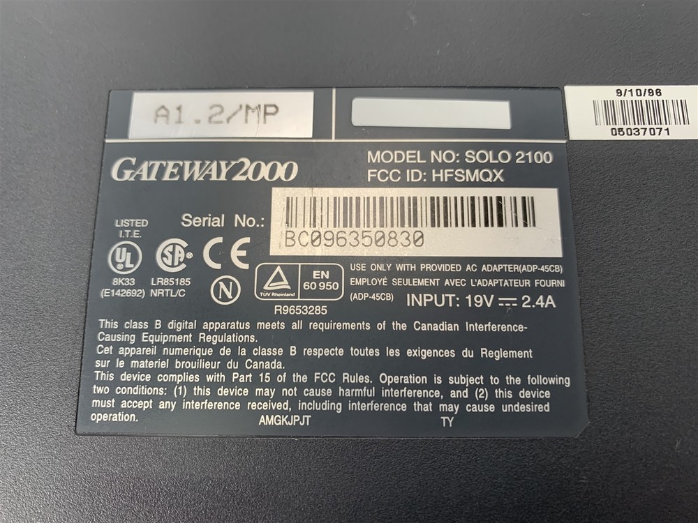 Gateway2000 Solo 2100 12" Screen Laptop - Untested