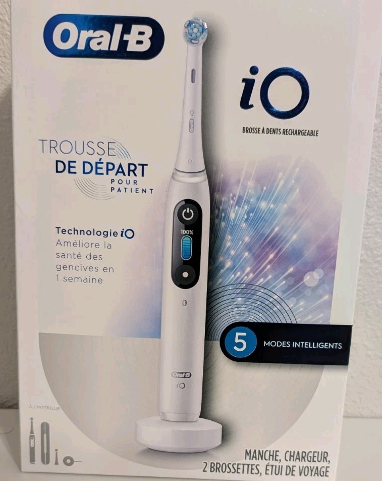 Oral-B Pro IO Starter Kit Rechargeable Toothbrush Charger 2 Brush Heads Case NIB