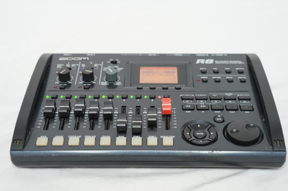 ZOOM R8 Multitrack Recorder 2-track simultaneous recording, 8-track