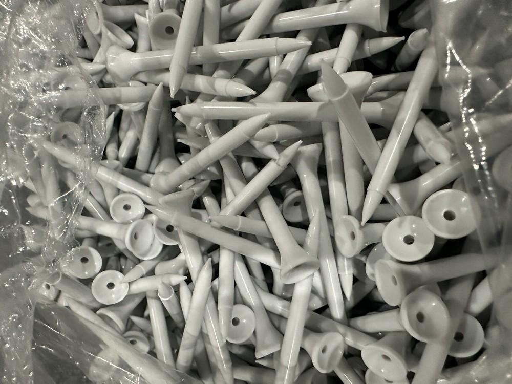 White Plastic Golf Tees (200 Pack)