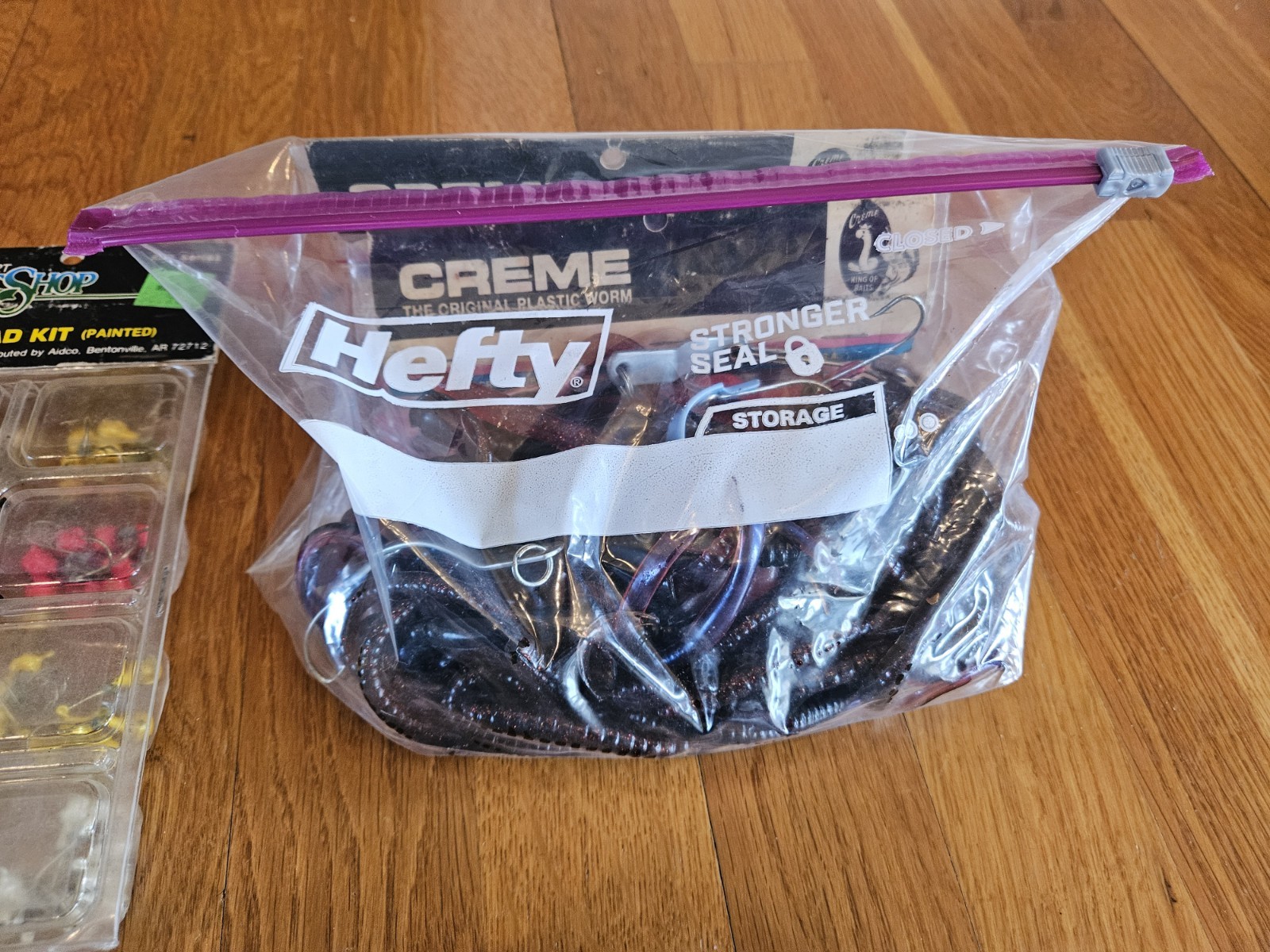 ~ Fishing Tackle Box Lot Hooks Swivels Leads Weights Lead Head Eagle Claw +++ ~