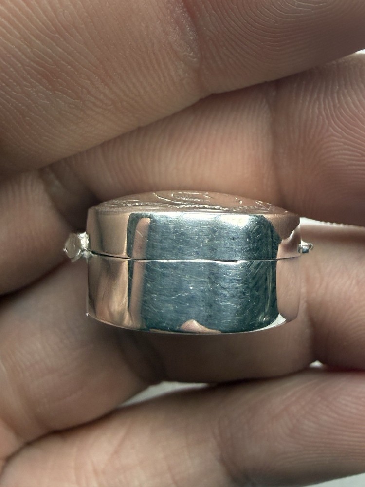 Vintage Solid Sterling Silver Oval Shape Etched Pattern Snuff/Pill Box - 5.7g