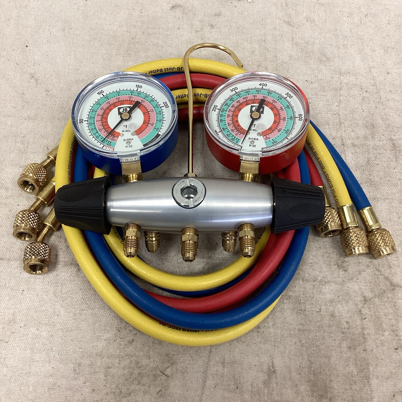 JB INDUSTRIES 24233 Manifold Gauge Kit 2 Valves 3 Hoses 3 1/8" Gauge