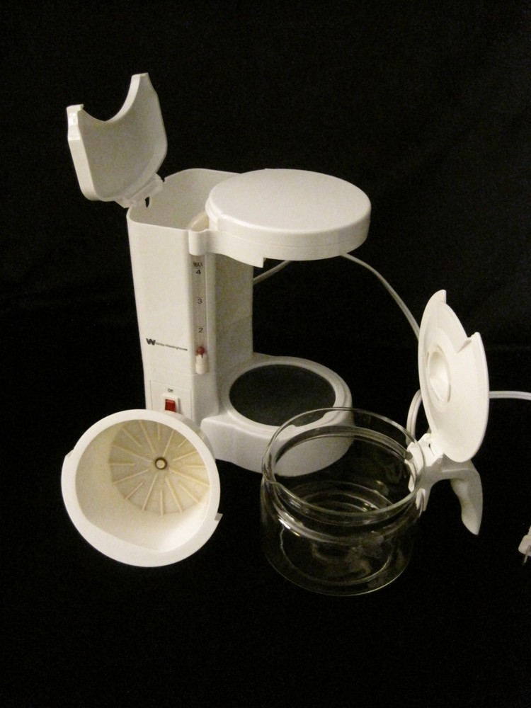White-Westinghouse 4-cup Coffee Maker, Auto Pause, Compact, Tested & Works