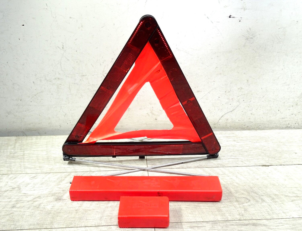 MERCEDES BENZ W211 E CLASS WARNING / HAZARD TRIANGLE E1 27R03899