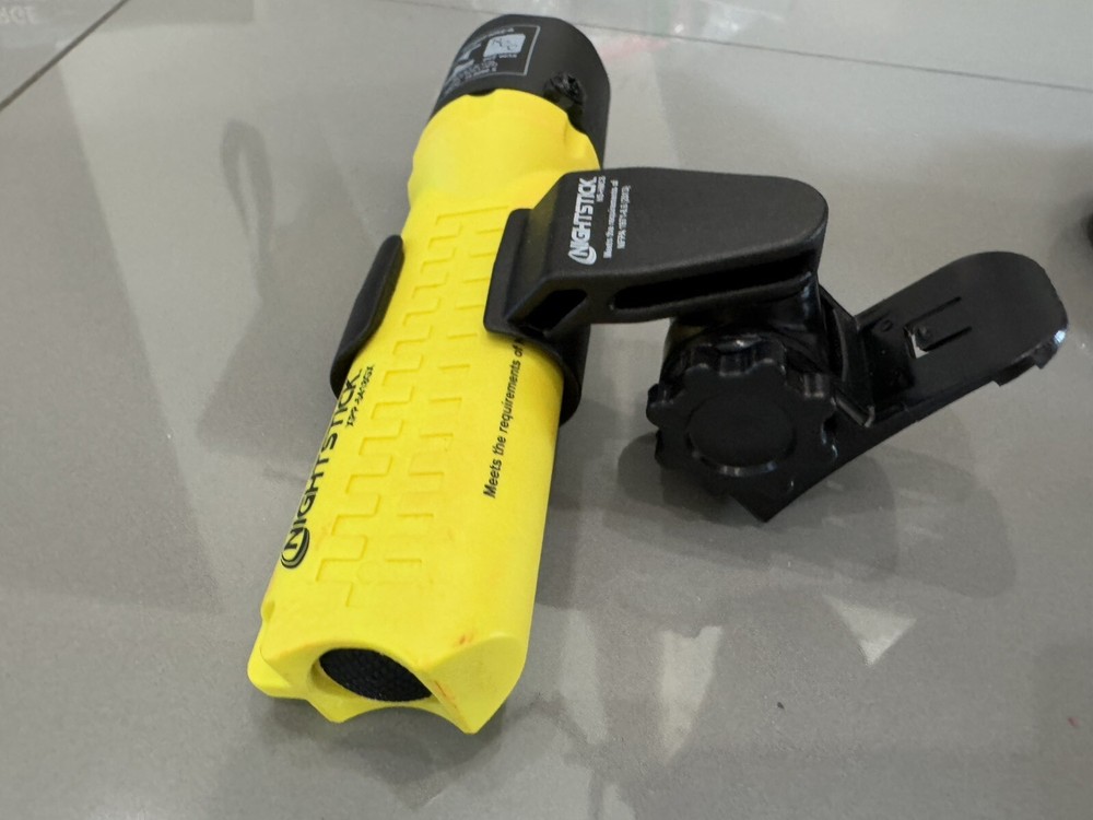Nightstick Intrinsically Safe Led Light And Multi-Angle Mount