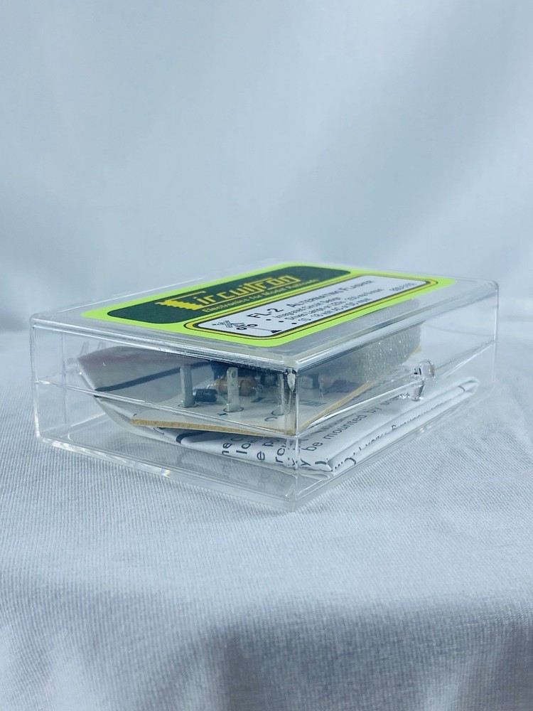 Circuitron (800-5102) FL-2 Alternating Flasher -Electronics for Model Railroads