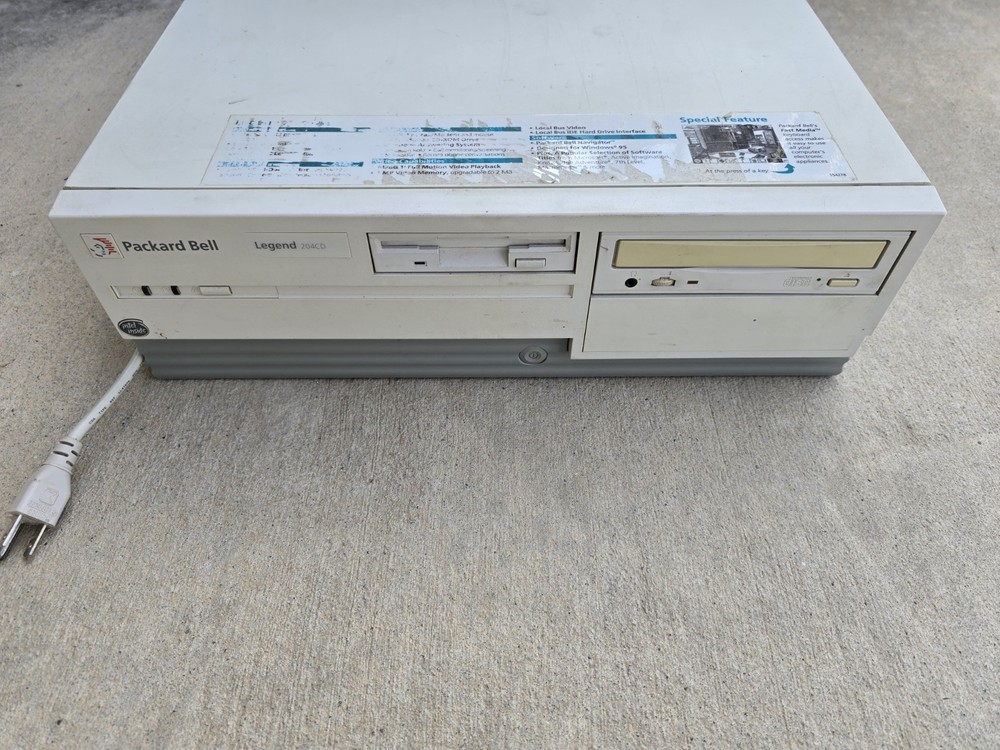 Vintage Packard Bell Legend 204CD Computer *powers On, Read*