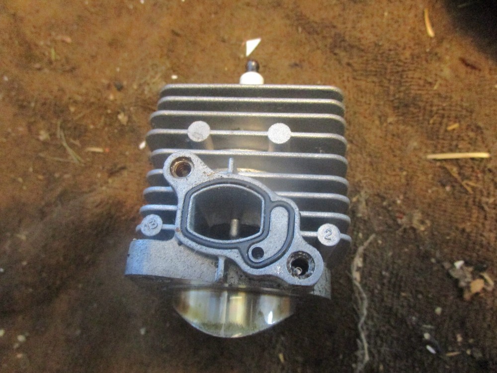 MTD murray M2510 trimmer engine cylinder jug spark plug