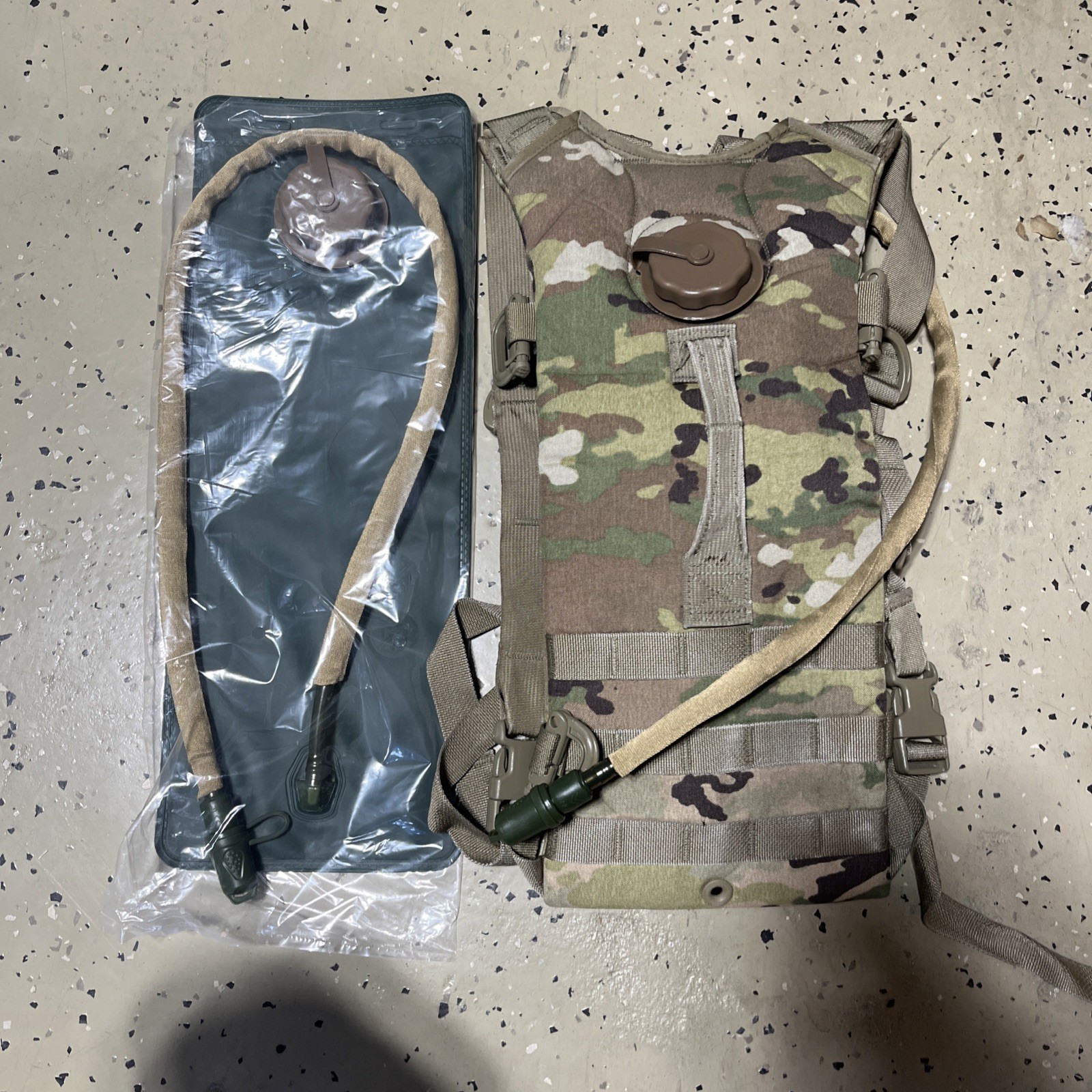 USGI OCP Multicam Molle II 3L/100oz Hydration System Carrier Pack w/ New Bladder