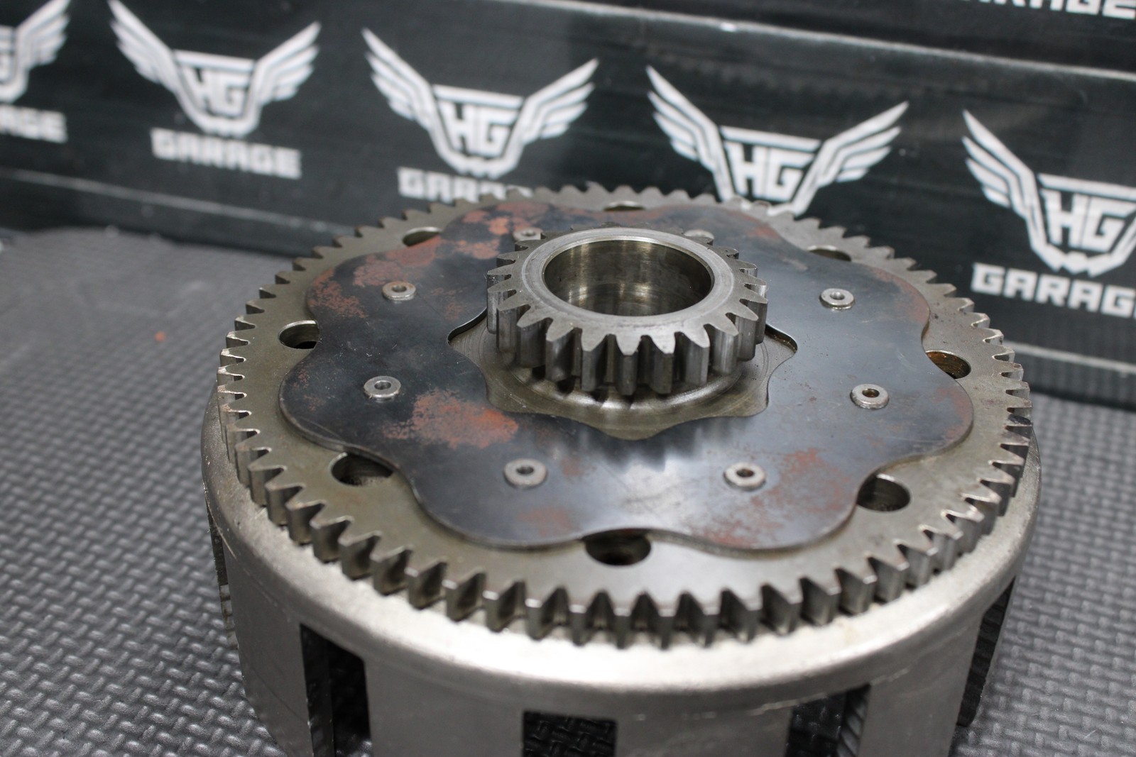 2000 KTM 250 300 EXC OEM COMPLETE CLUTCH BASKET W PLATES INNER OUTER HUBS GOOD