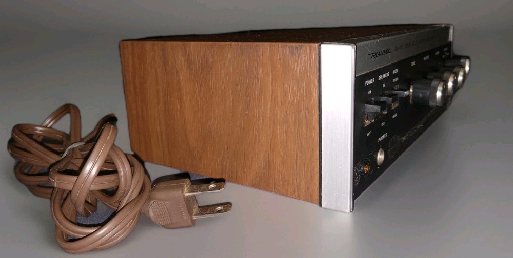 Realistic SA-101 31-1983 Solid State Stereo Amplifier - Powers Up/Untested
