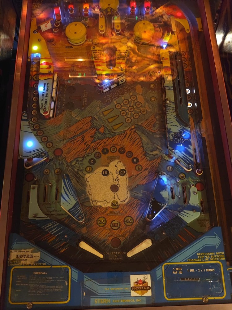 Freefall Pinball Machine – Stern Electronics – Excellent Condition