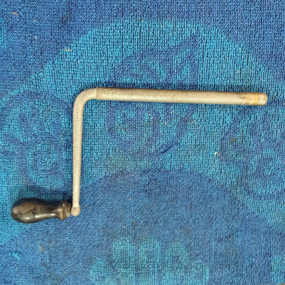PHONOGRAPH HAND CRANK 3/8" FEMALE THREADED