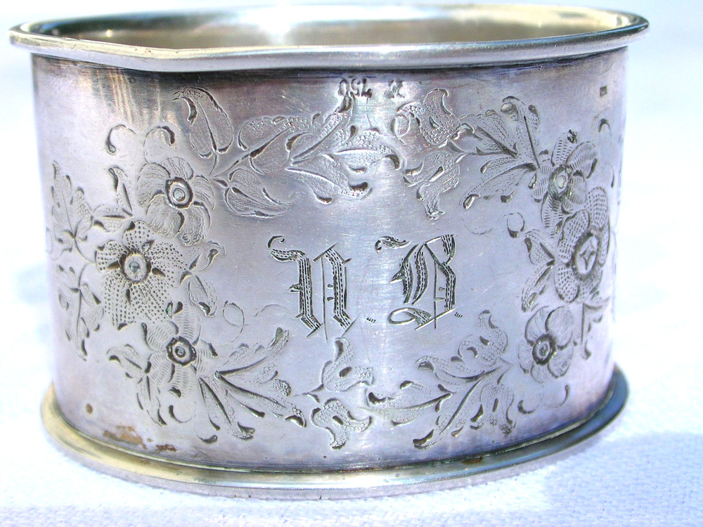 ANTIQUE GERMAN 750 CONTINENTAL SILVER NAPKIN RING