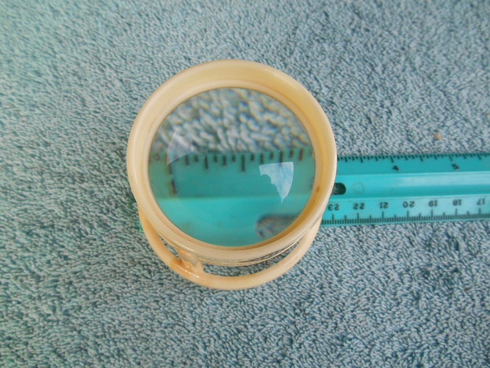 VINTAGE COIL FIXED PLASTA STAND READER MAGNIFIER