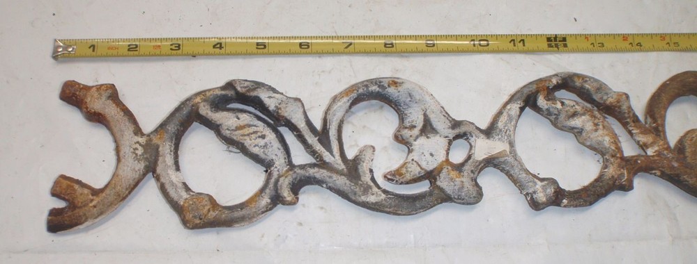 Cast Iron Swirl Decoration