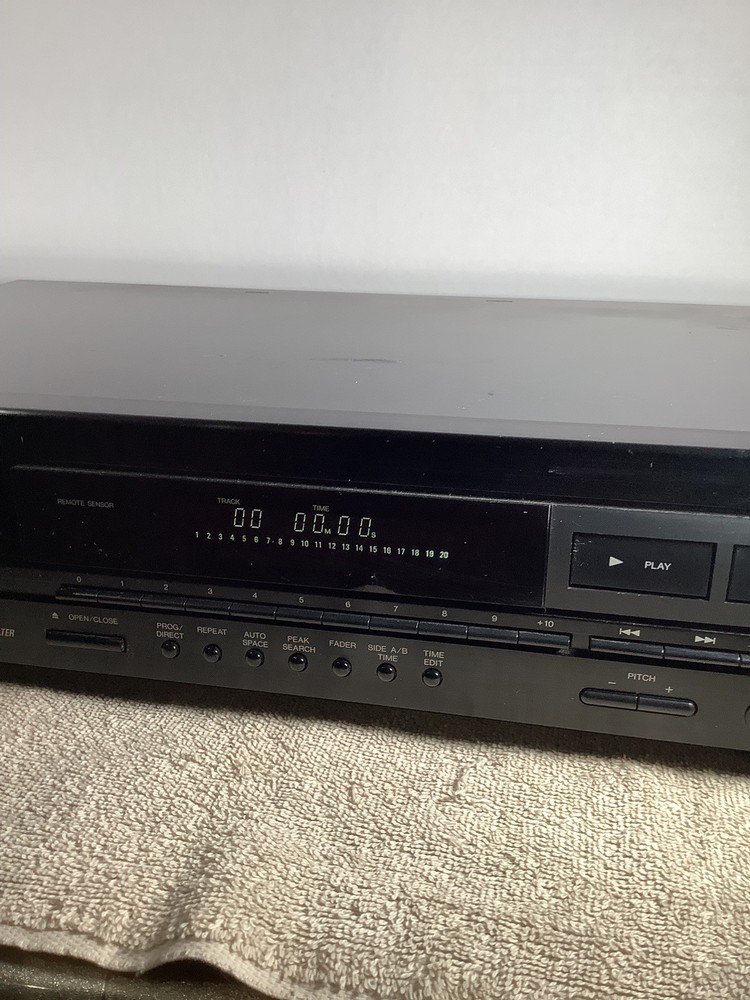 Denon DCD-660 CD Compact Disc CD Player Tested & Working