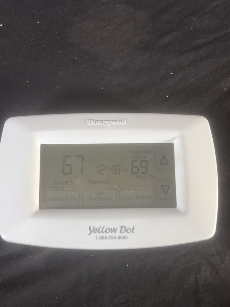 Honeywell TH7220U1035 7- Day Touchscreen Programable Illuminated Thermostat