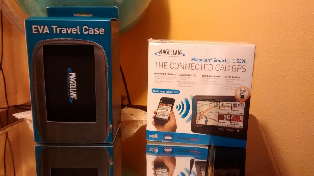 Magellan  5390  Smart  GPS - 5"  NEW    & NEW CASE.