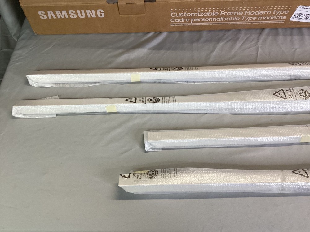 Samsung VG-SCFA55WTBZA 55'' The Frame Customizable TV Bezel - White
