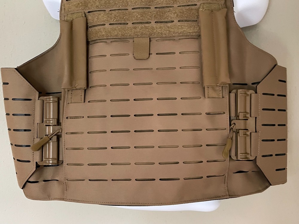 Protech Tactical Armor Plate Carrier Sz Small Coyote Webless First Spear Tubes