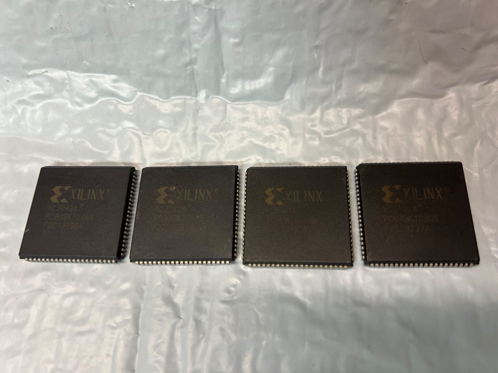 XC3042A PC84 XILINX INTEGRATED CIRCUIT FIELD PROGRAMMABLE GATE PLCC-84