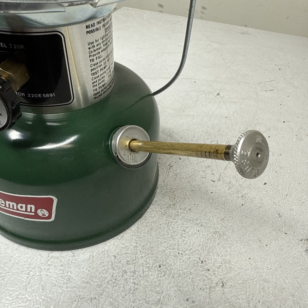 COLEMAN LANTERN MODEL 220K Double Mantle Dated 12/80 Globe *GOOD CONDITION*