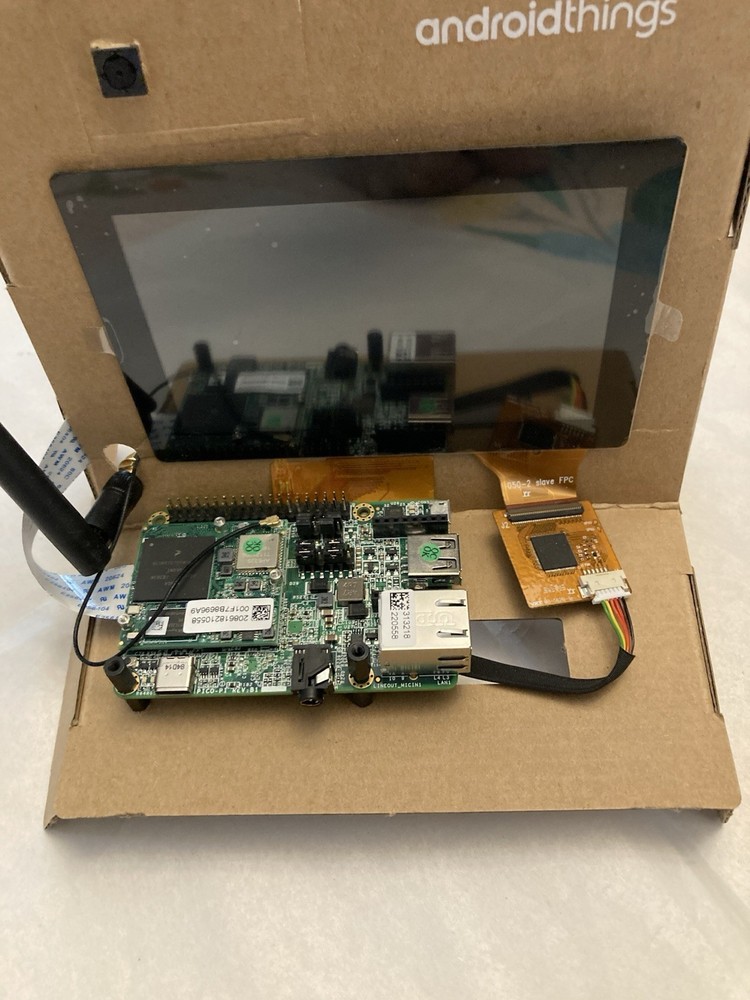 Google Android Things Developer Kit, Cardboard computer, 5" LCD touch-screen