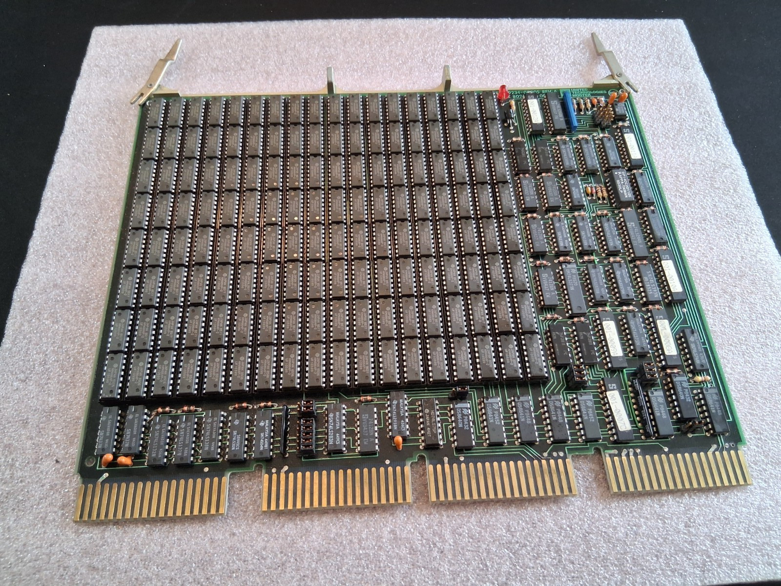Vintage DEC/UNITED TECHNOLOGIES MOSTEK 1MB Q-BUS MEMORY MSV11-QA