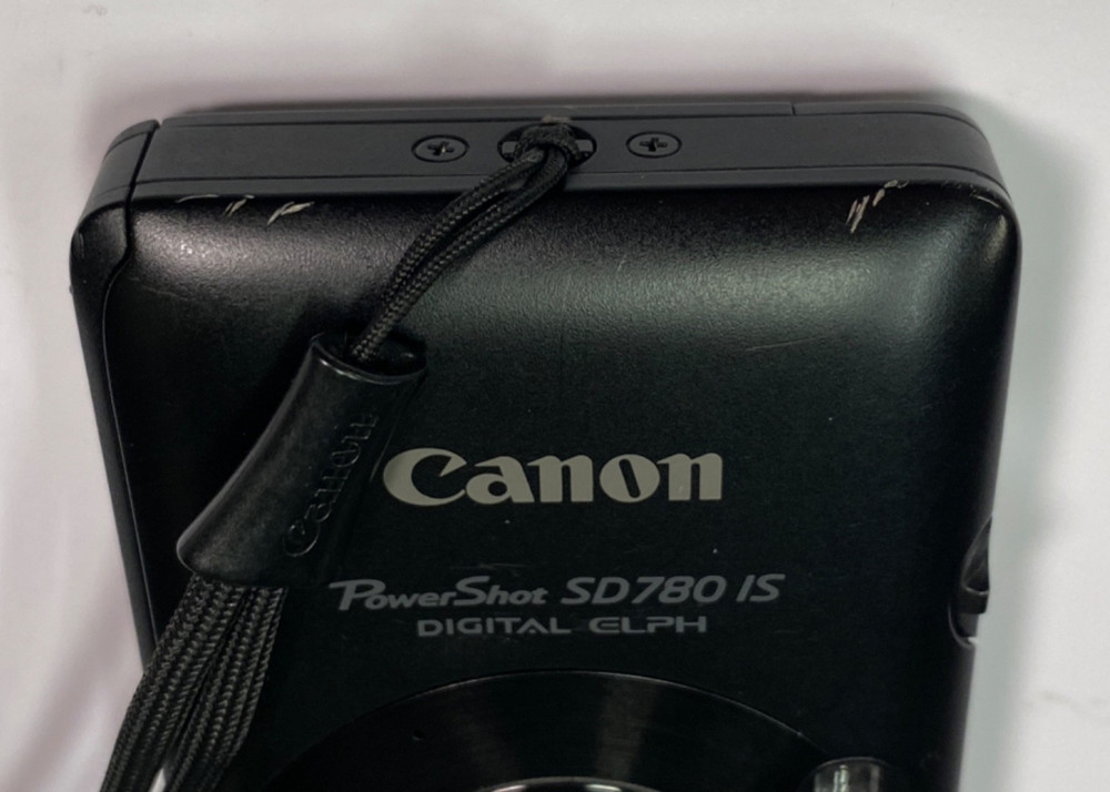 Canon PowerShot Digital ELPH SD780 IS 12.1 MP Compact Camera Bundle *WORKING