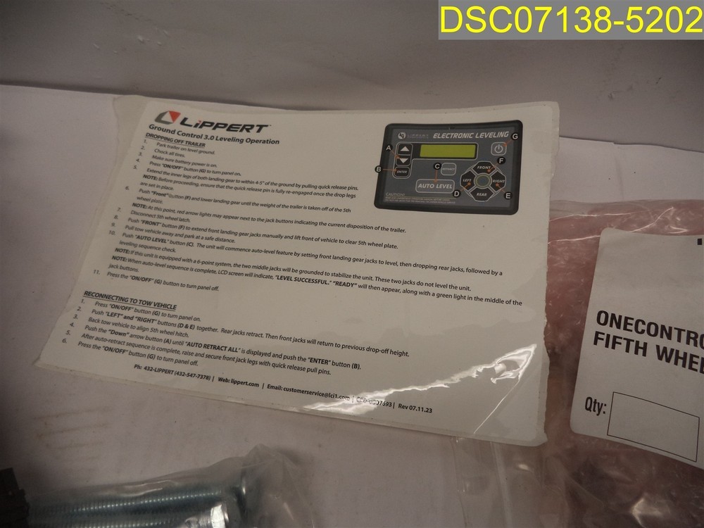 NO JACKS: Includes Wire Harnesses/Hardware Lippert Ground Control 3.0 2021106810