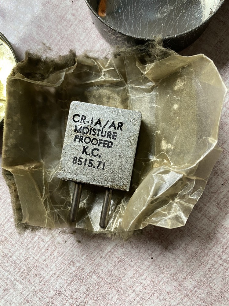 Military ham radio Transmitter Crystal 8515 Sealed In Can + Box