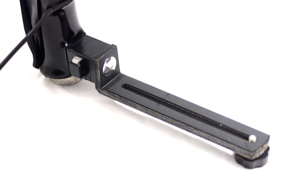 HEAVY DUTY VIVITAR QUICK RELEASE CAMERA FLASH BRACKET WITH CABLE SHUTTER RELEASE