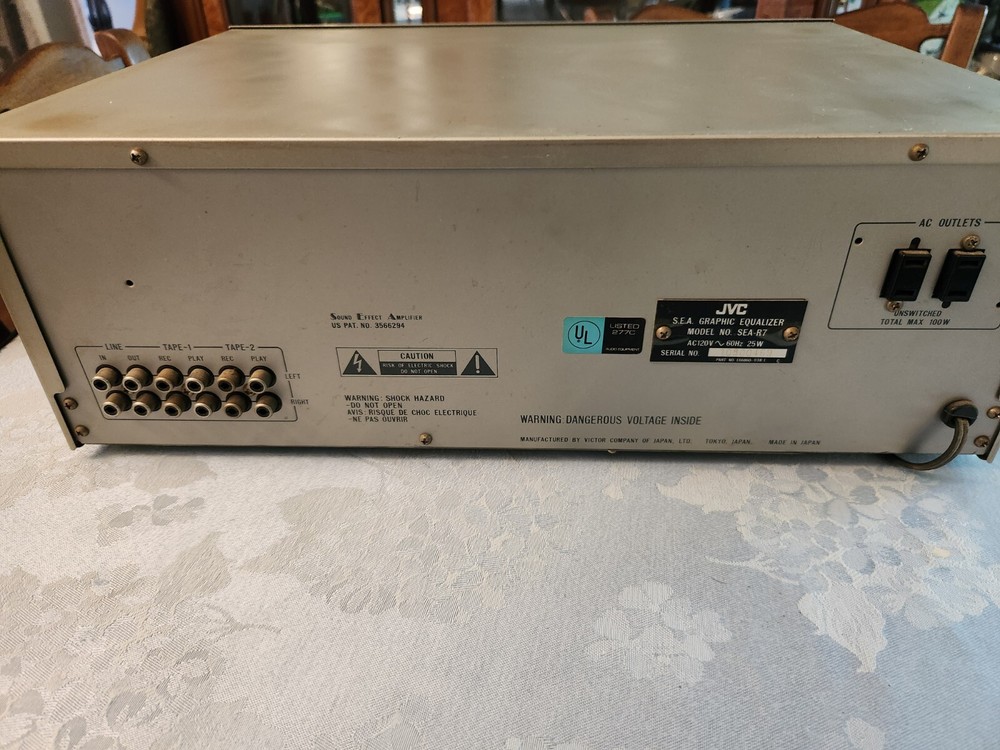 JVC SEA-R7 Graphic Equalizer Powers On