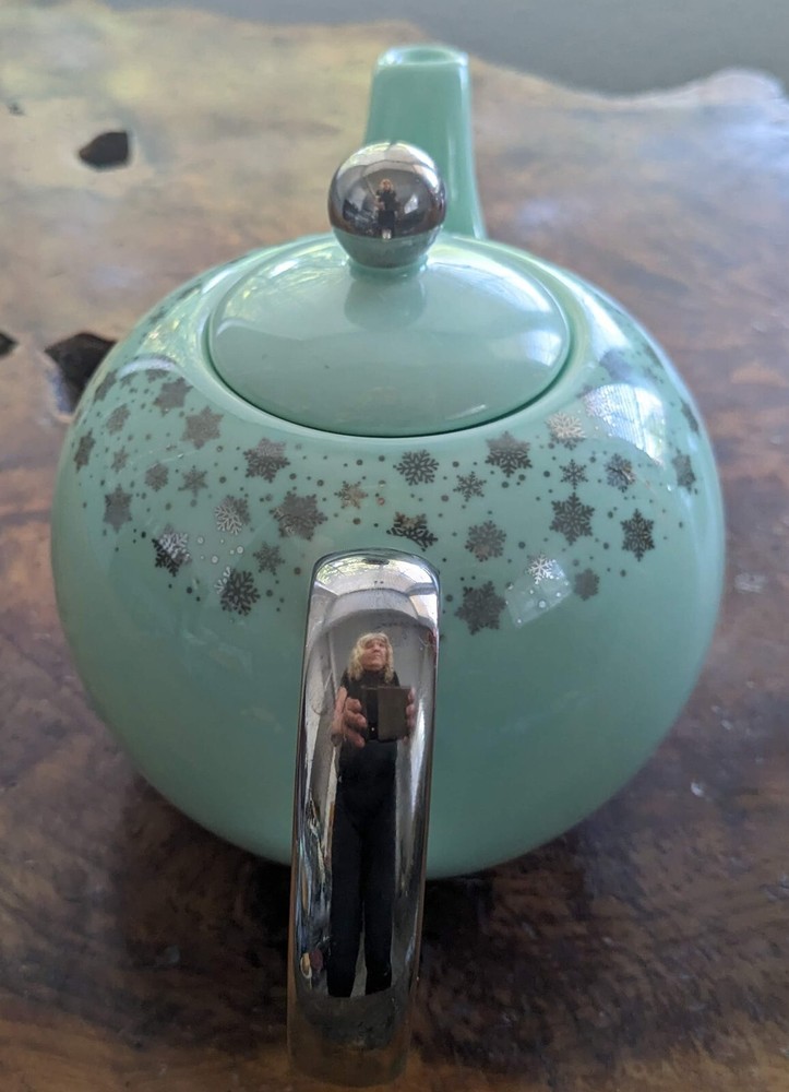 Ciroa Green Teapot With Silver Snowflakes