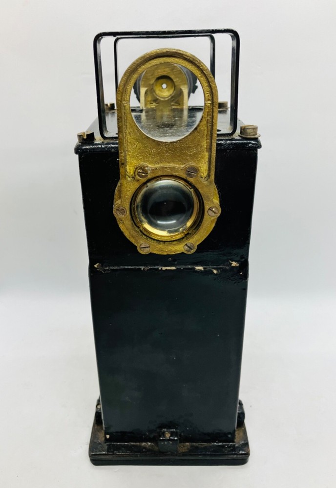 WWII Navy Portable Signalling / Morse Code Lantern for Boats No. W1020 Date 1942
