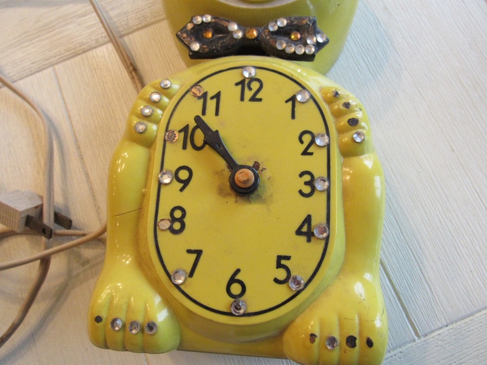 Antique Kit Cat Clock Electric Yellow