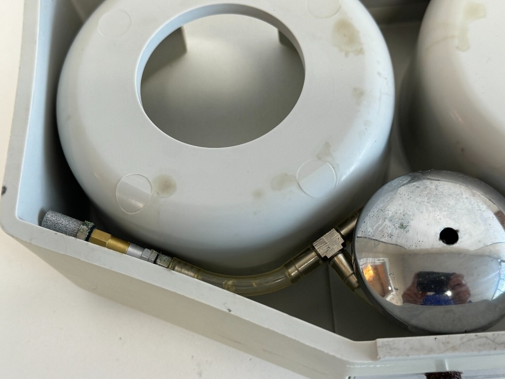 Shelf 18: COULTER ELECTRONICS MODEL V.C.U. VWII VACUUM CONTAINER UNIT
