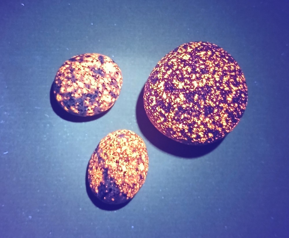 Yooperlite Fluorescent Sodalite 3 Bright Nice Coverage Yooperlites 1.9 oz Total