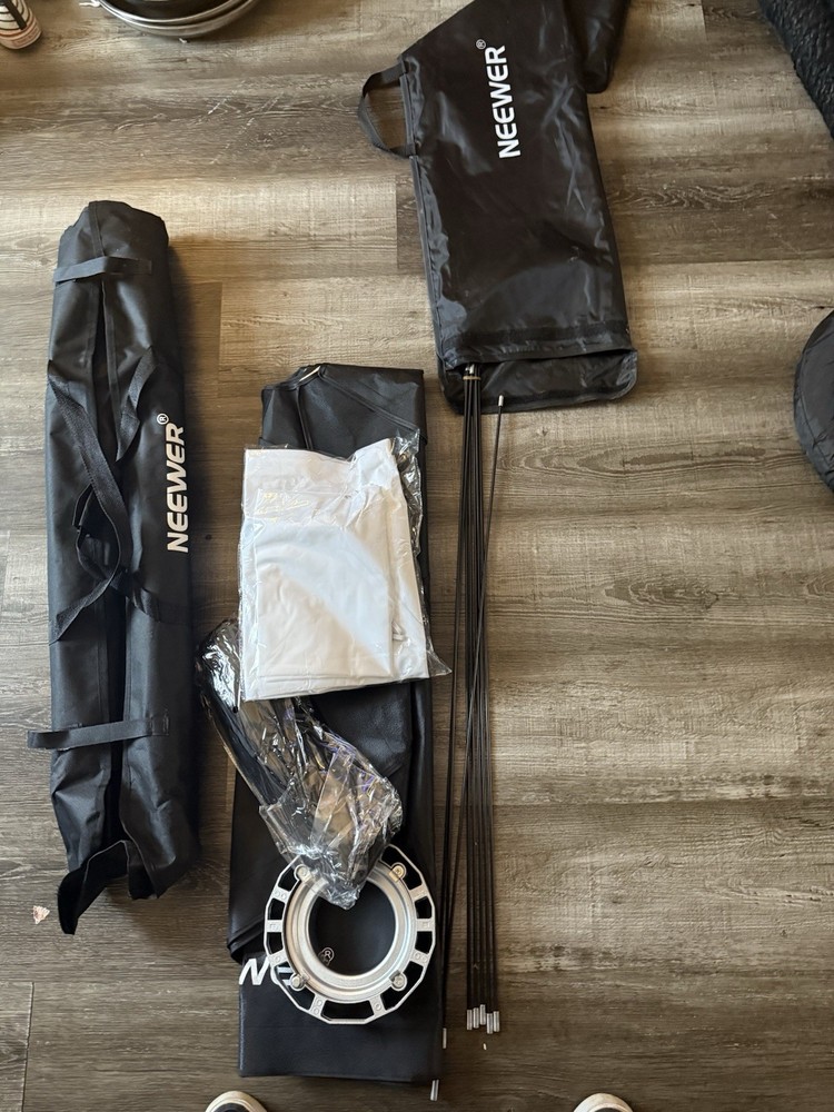 Neewer Bundle-Reflector-Backdrop Stand-110 CM Soft Box